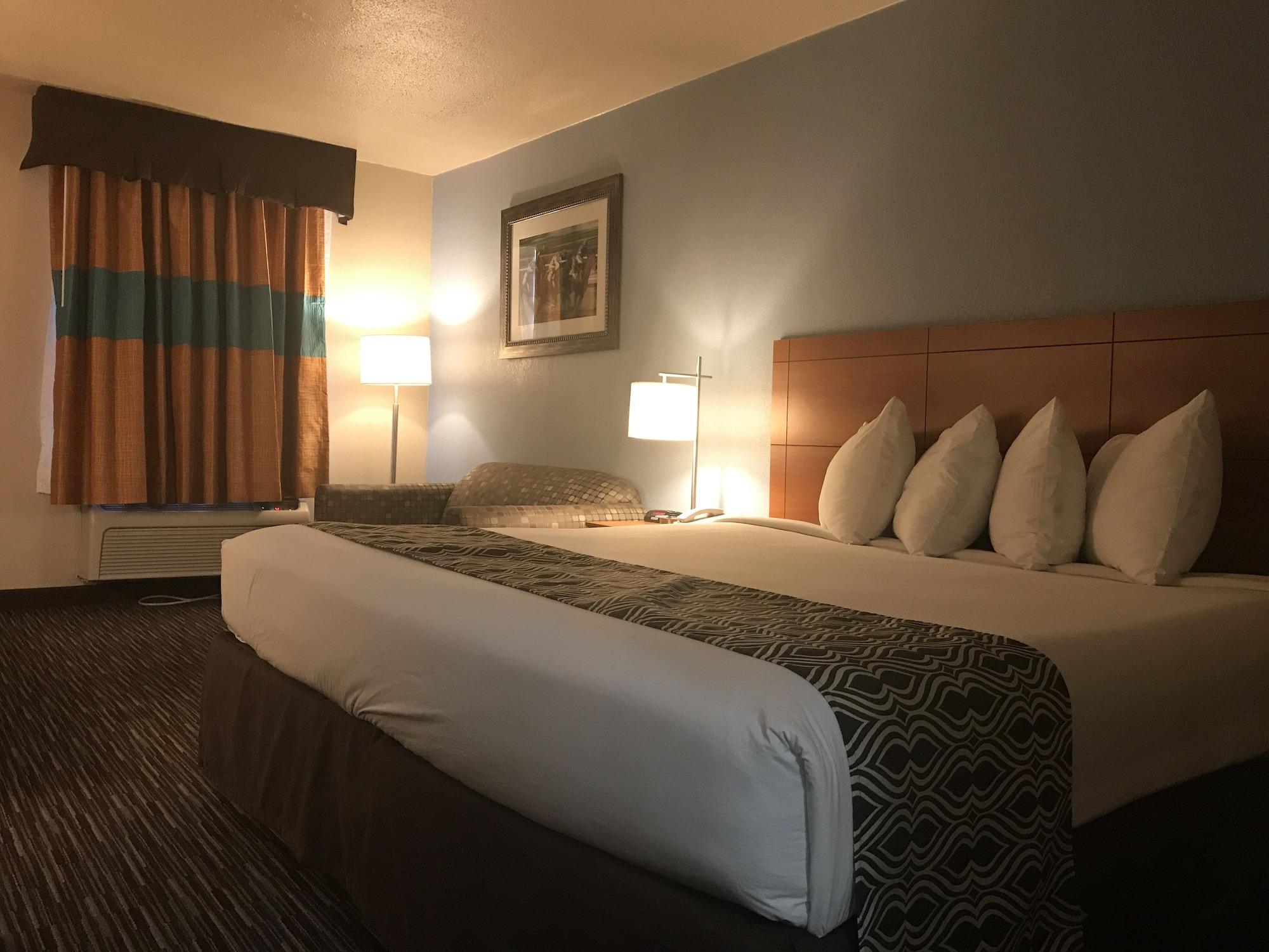 Ramada By Wyndham Louisville North Экстерьер фото