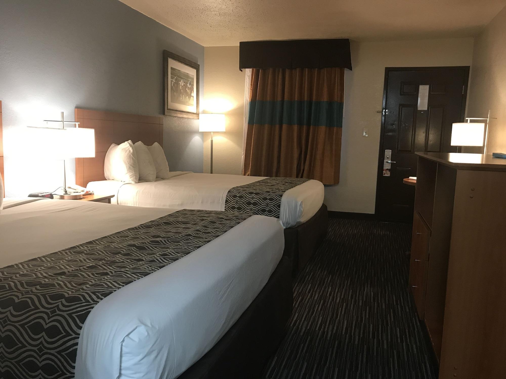 Ramada By Wyndham Louisville North Экстерьер фото